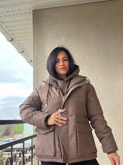 Куртка жіноча XIANG 869 накладені кишені трикотажний капюшон середня довжина коричнева, коричневий,  Одеса - фото 7