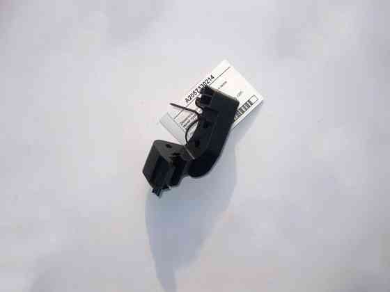 Mercedes-Benz  A2057330214 Тримач - кронштейн рами ручки та замка задніх правих дверей C-Class W205 Одеса