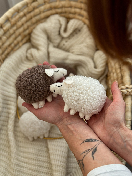 Дитячий мобіль на ліжечко для немовлят ручної роботи WooolyWool «Баранці» Київ - фото 7