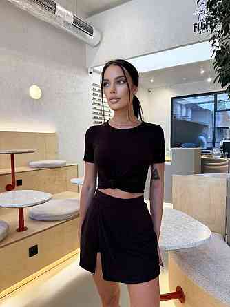 Жіночий базовий літній костюм-двійка: футболка + шорти-спідниця з кишенею турецька віскоза Чорний Одеса