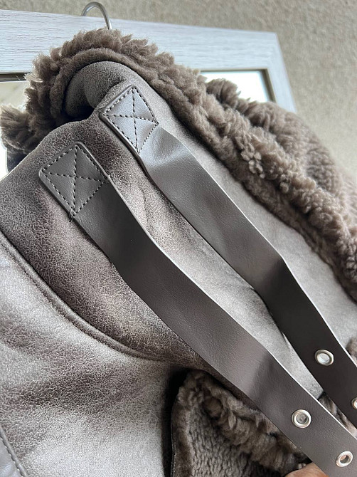 Дублянка жіноча Aftf Basic 243 середньої довжини з екозамші на блискавці з хутром капучино, капучино Одеса - фото 6