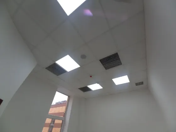 Офіс з гарним ремонтом, 4 поверх Самий центр міста (вул Шевченка) Зручне планування, просторі кімнати (див. план), свій туалет і комірки Можливість до Дніпро