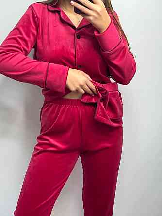 Костюм из плюшевого велюра на пуговицах с двумя карманами Вишневый M Харьков