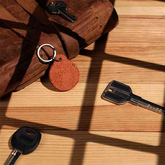 Брелок із тисненням герба України з натуральної шкіри Shvigel 55000 Світло-коричневий Київ