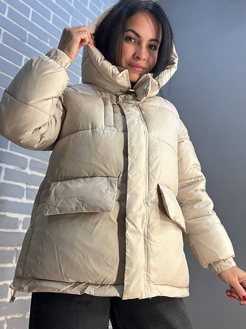Куртка жіноча Lady Yep 9013 пуффер подовжена накладені кишені з капюшоном бежева, бежевий, 46 Київ - фото 15