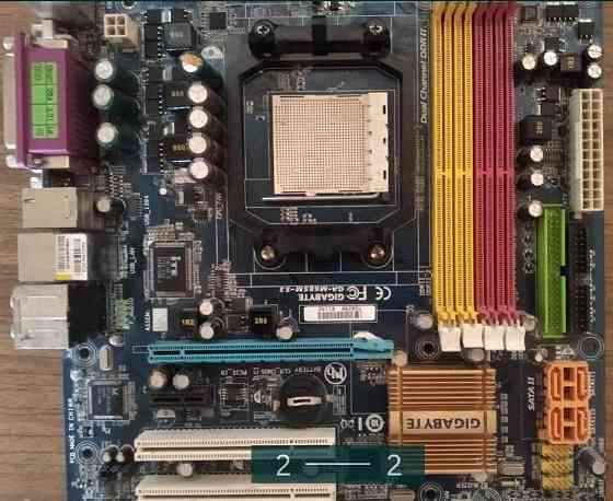 Материнська Плата: Київ