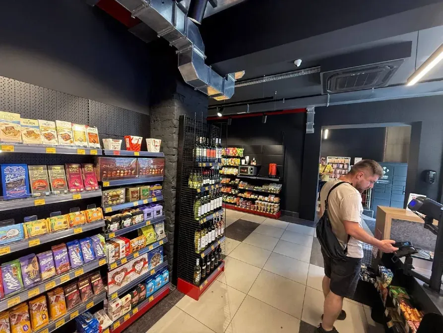 Магазин на червоній лінії в центі. вул Центральна 2 Окремий вхід, великі вікна, гарний трафік, біля зупинки трамвая. Дніпро - фото 1