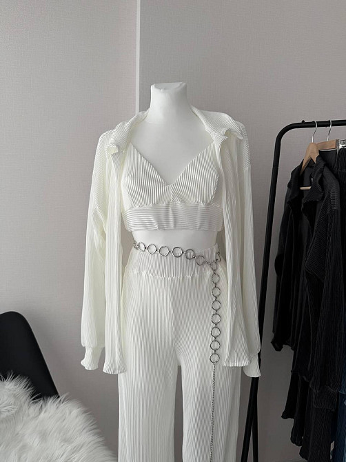 Жіночий легкий базовий костюм трійка: сорочка топ і штани плісе Одеса - фото 4