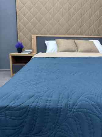 Покрывало двустороннее Decorator Microfiber листья 180х215 см синий с бежевым (85-094) Киев