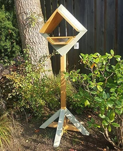 Кормушка на стойке 