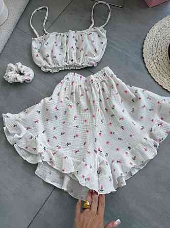 Жіноча ніжна принтована піжама: топ і шорти + гумка для волосся натуральний муслін Молочний 3 Одеса