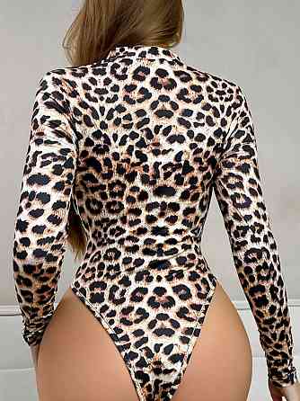 Боді з довгим рукавом та розрізом на грудях леопардовий Київ