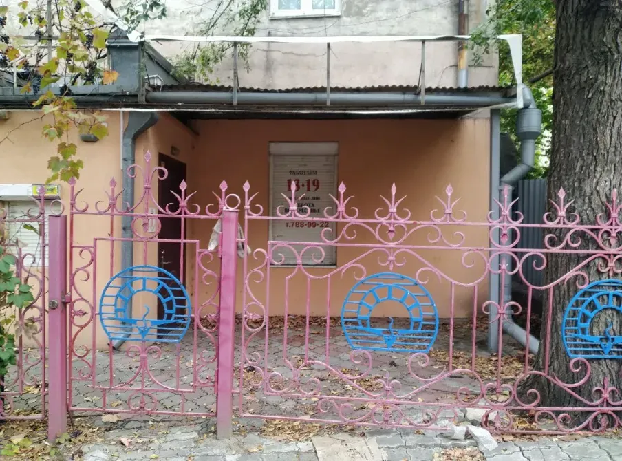 Здам в оренду квартиру на 1 поверсі зі своїм входом і двориком. Січових стрільців 1 Була стоматологія. 2 кімнати, кухня, су. Ідеально під салон краси\ Дніпро - фото 1