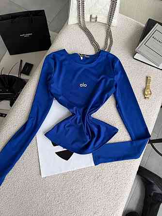 Стильний жіночий базовий лонгслів із написом і вирізом під пальчик мікродайвінг Електрик Одеса