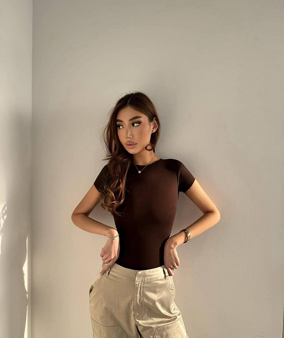 Жіноча базова футболка з коротким рукавом у стилі знімс із натуральної турецької віскози Шоколад Одеса - фото 1