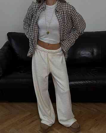 Жіночі стильні теплі штани баранчиків на велюрі. Молочний Одеса