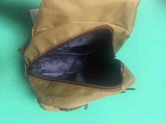 Мужская сумка тактическая через плечо песочного цвет, нагрудная сумка, размер 35*21см, 3 кармана, с USB шнуром Киев