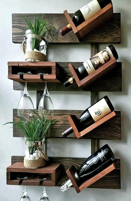 Настенная винная полка 