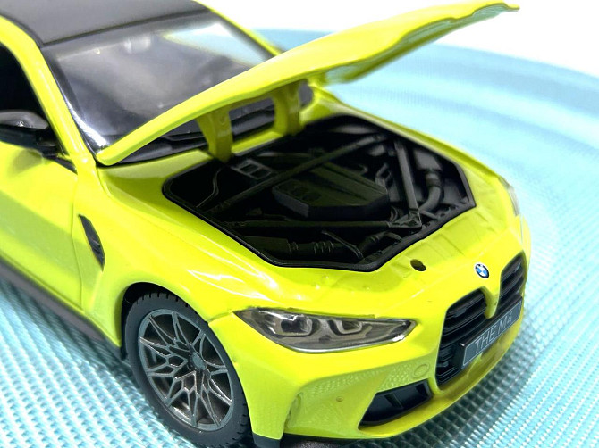 Машинка Автопром 1:24 BMW M4 метал інерційна звук світло відкриваються двері капот Жовта (68280A) Чернігів - фото 7
