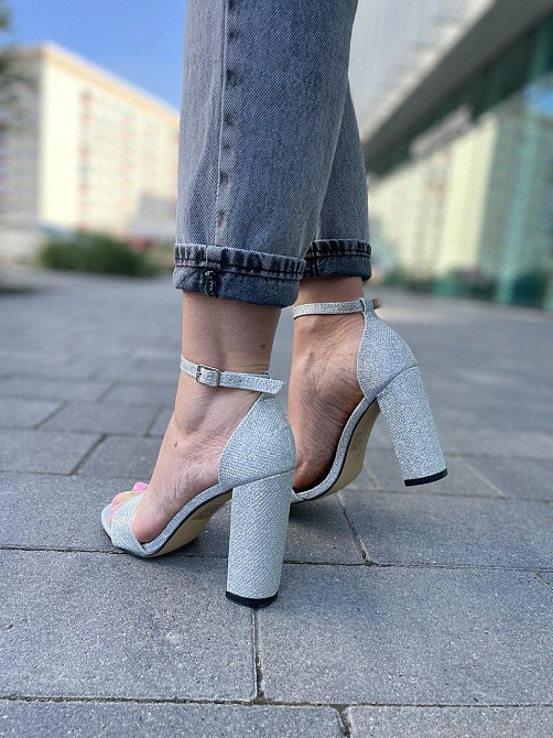 YES MILE Босоніжки жіночі срібні YES MILE -3 літні з напиленням еко-шкіра на підборах / Модні б Коломия - фото 8