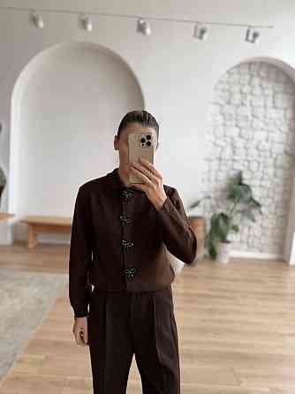 Жіночий укорочений кардиган із декоративними застібками у формі бантиків машинне в'язання Шоколад Одеса