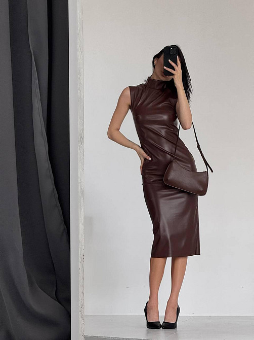 Женское базовое миди платье из эко-кожи Одесса - изображение 7