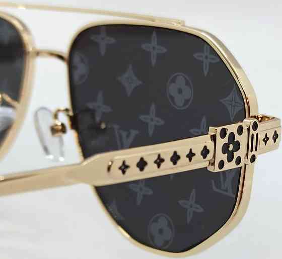 Брендові окуляри унісекс сірі дзеркальні з лого бренда на лінзах. Київ