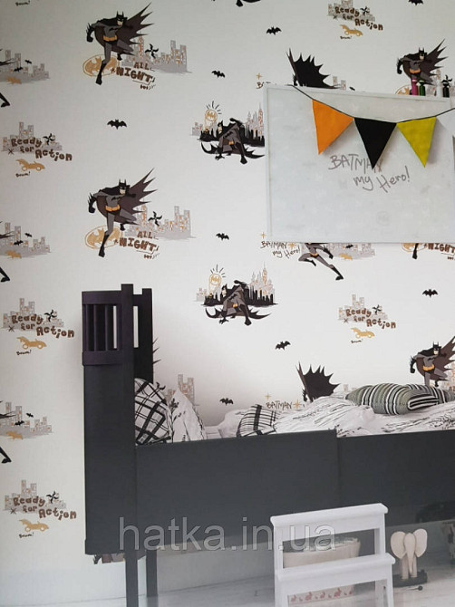 Шпалери вінілові на флізеліні AdaWall Ada Kids метрові дитячі бетмен написи чорний сірий на бежевому Київ - фото 1