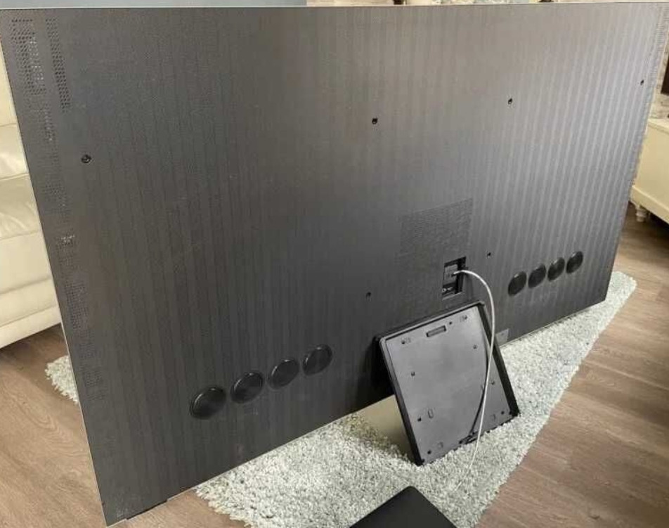 Телевизор: 65