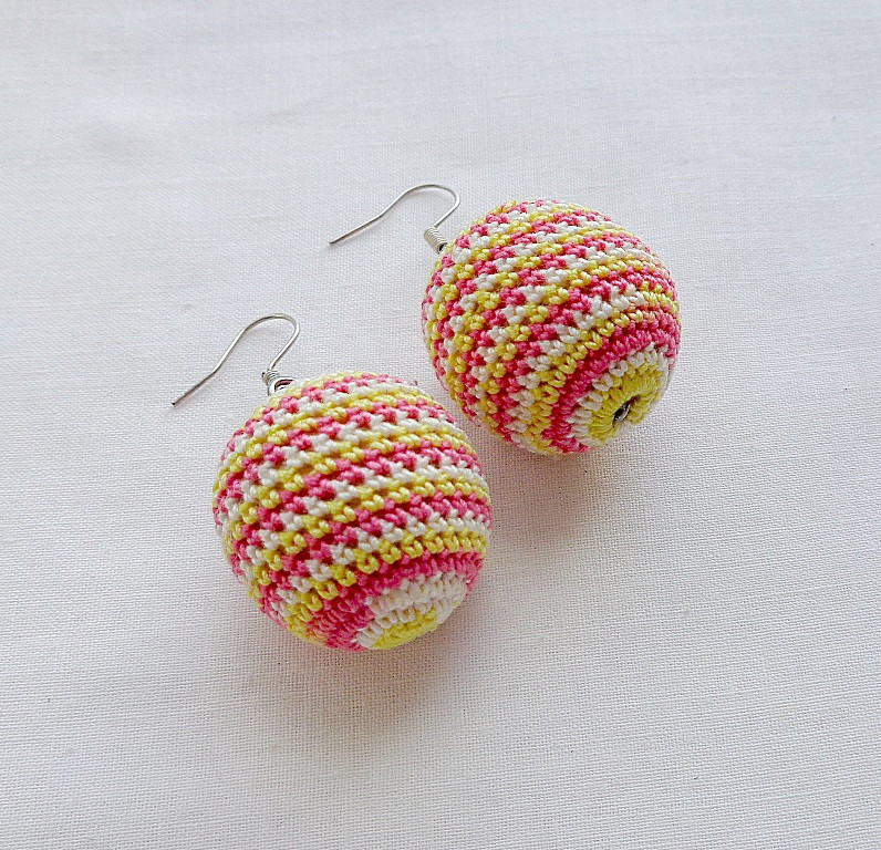Серьги коралловые и желтые меланжевые шарики ручной работы 
