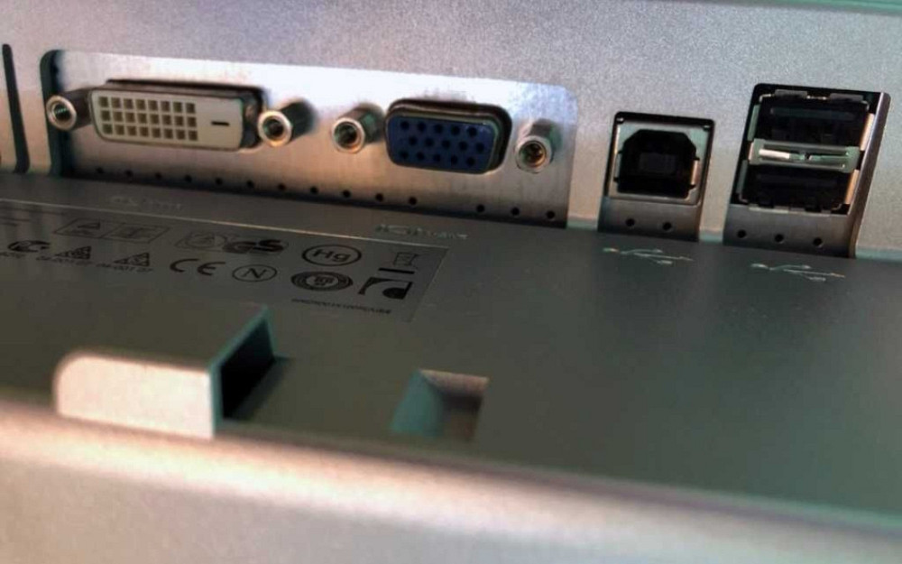 Монитор Dell 17