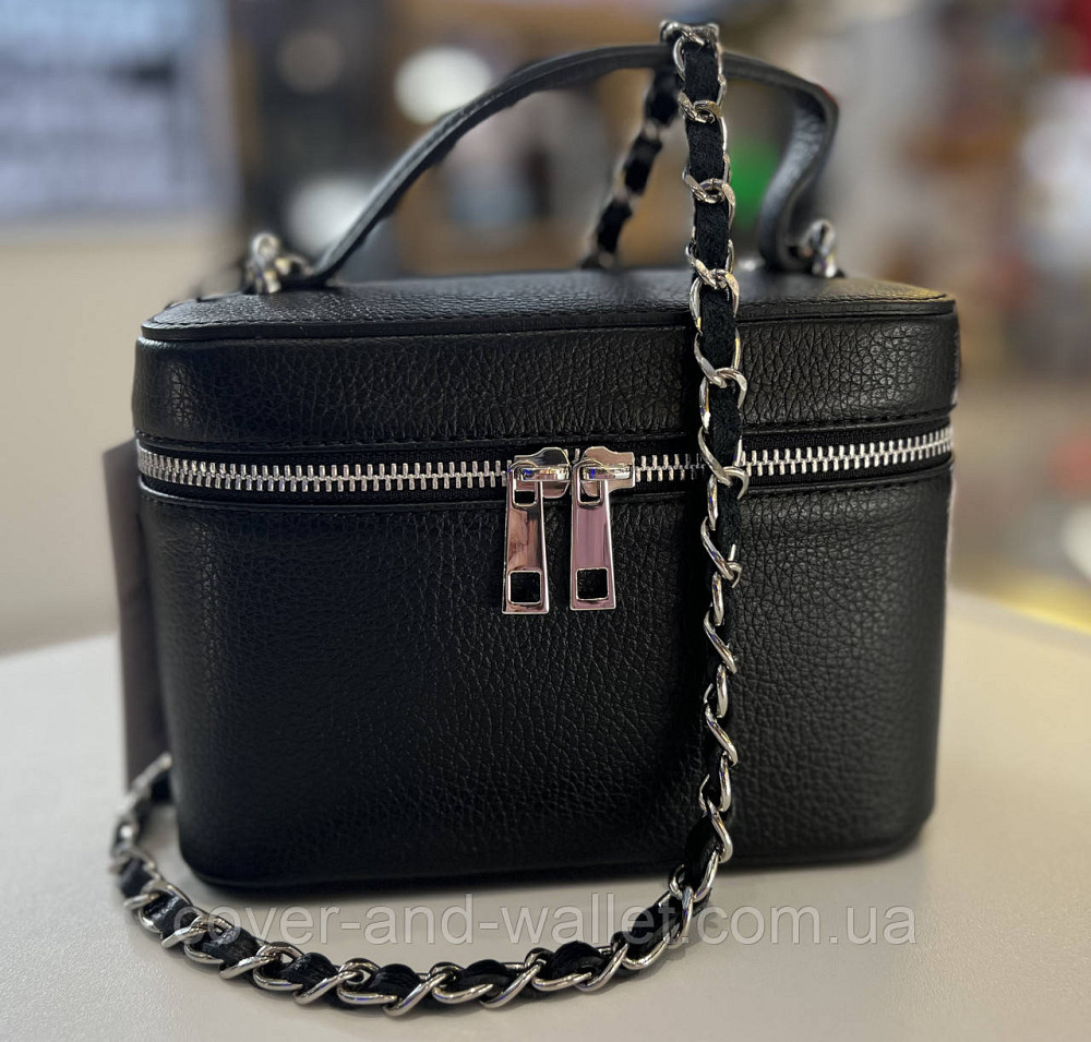 Модна жіноча шкіряна сумка косметичка через плече чорного кольору Virginia Conti Київ - фото 1