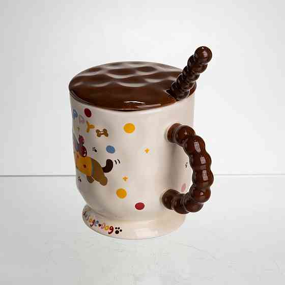 Новорічна порцелянова чашка "Весела Такса" з кришкою та ложкою 400 мл, Святкова кружка чашка для дітей на подарунок FM-17A Коломия