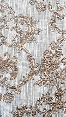 Обои виниловые на флизелине AdaWall Seyyah 1.06х10 вензеля завитки крупные структурные золотом на бежево сером Киев