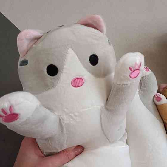 М'яка іграшка подушка Кіт-батон 70 см — довгий плюшевий кіт для обіймів і сну сирій Київ