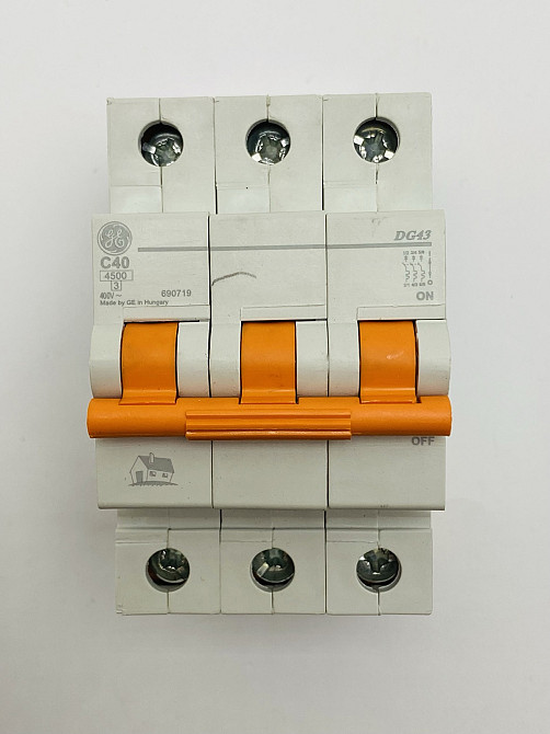 Автоматичний вимикач DG43C40 C40 3P Луцк - изображение 1