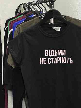 Женская футболка с надписью: 