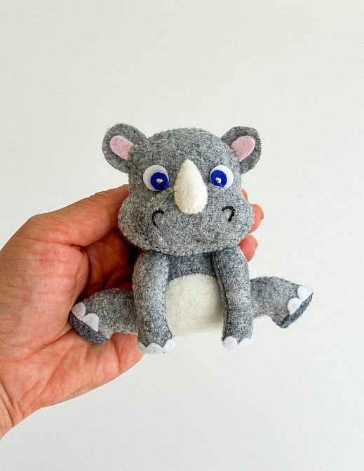 М’яка фетрова іграшка носоріг ручної роботи – безпечна розвиваюча іграшка Київ - фото 1