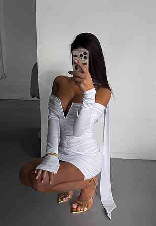 Женское привлекательное роскошное мини-платье с открытым декольте Белый 46/48 Одесса