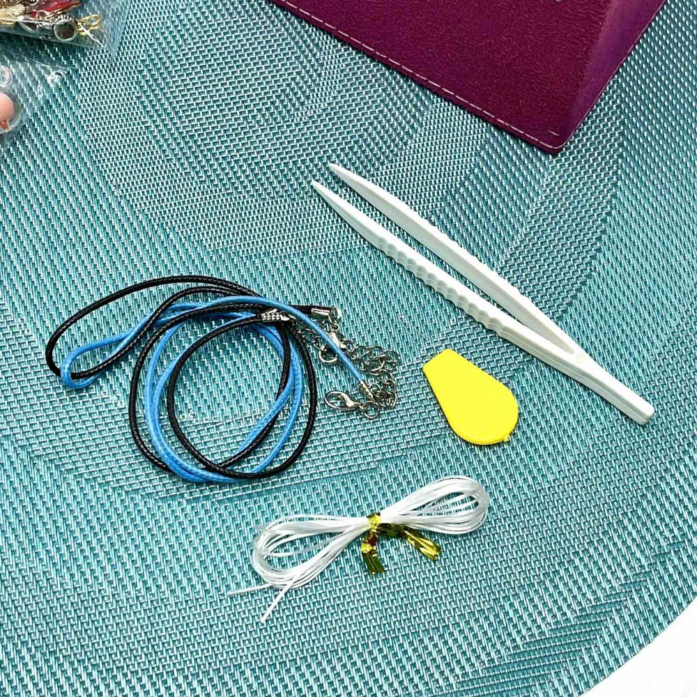 Набір для творчості прикраси дзеркальце набір намистин та підвісок основи для браслетів та намиста пінцет у валізі Рожевий Чернигов - изображение 4