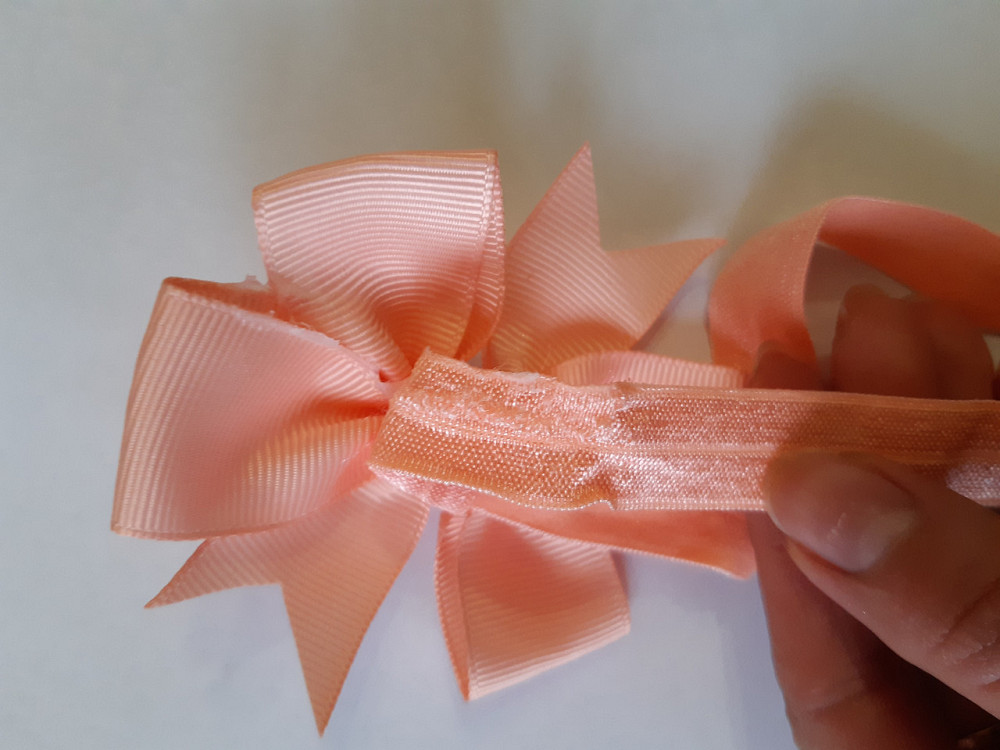 Дитяча персикова пов'язка З дефектом - на резинці, окружність від 30см до 48см, бант 9см Київ - фото 2