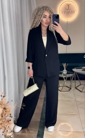 Это именно тот костюм, который ты надеваешь, и уже выглядишь дорогой Одесса