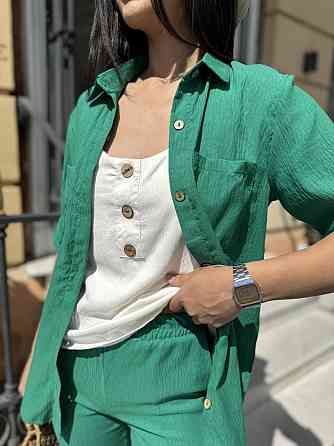 Женский легкий прогулочный костюм тройка: рубашка майка и брюки шелковый креп жатка Зелёный, 42/44 Одесса