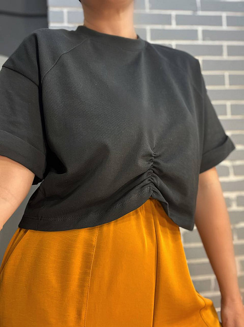 Футболка женская 0911 короткая широкая с резинкой - сборкой впереди черная, черный, S Киев - изображение 3