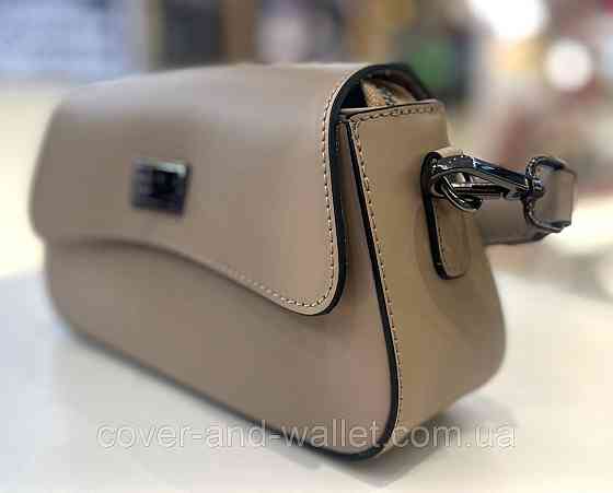 Пудрова жіноча сумочка з гладкої шкіри із клапаном на поворотному замку Virginia Conti Київ