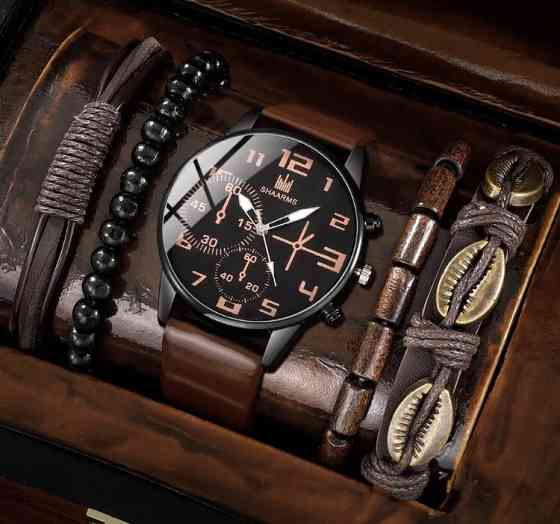 Подарочный набор для мужчин: наручные часы с 4 браслетами- диам 4,1см, длин 2,4см, шир рем 2см, без коробки Киев