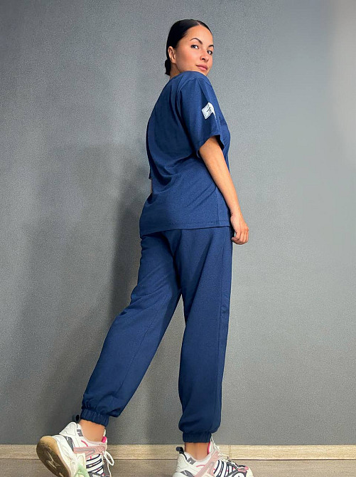 Костюм женский CAPPITONE 101212 оверсайз футболка и джогеры с нашивками темно синий, темно-синий, S Киев - изображение 9