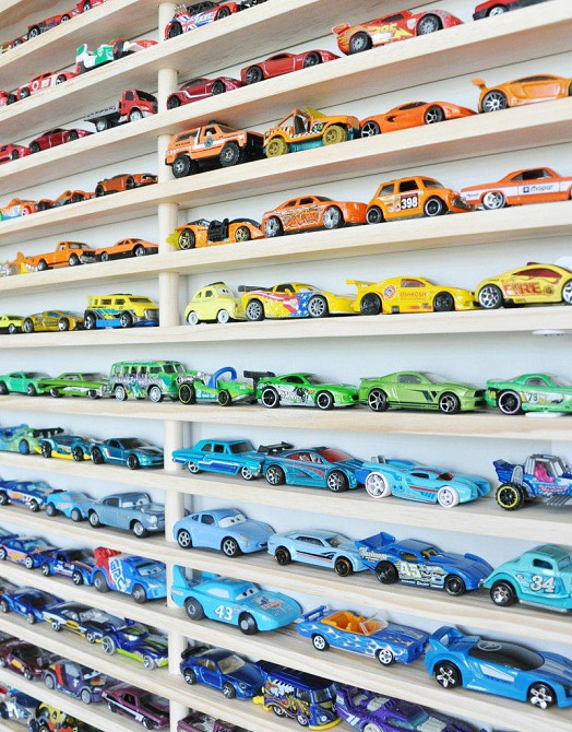 Стеллаж для игрушечных машинок 