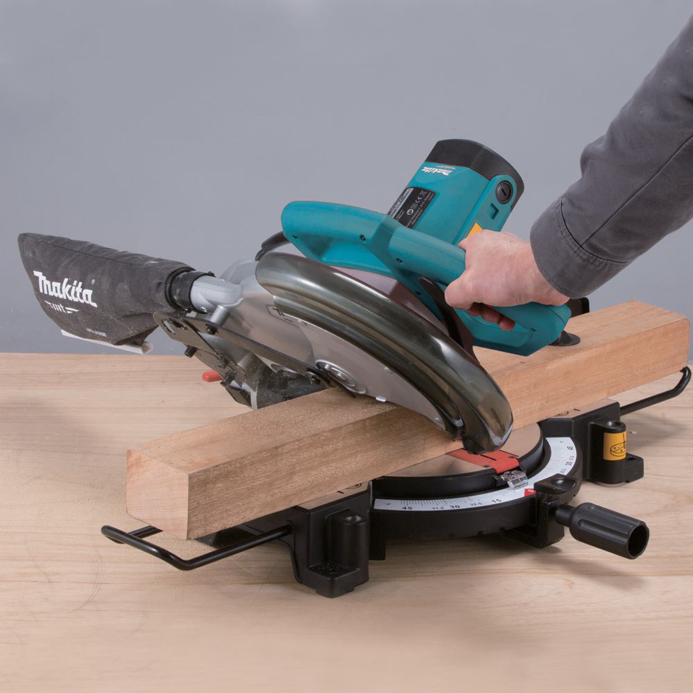 Профессиональная торцовочная пила Makita MT M2300NB: 1500 Вт, круг 255 мм (M2300NB) Киев - изображение 2
