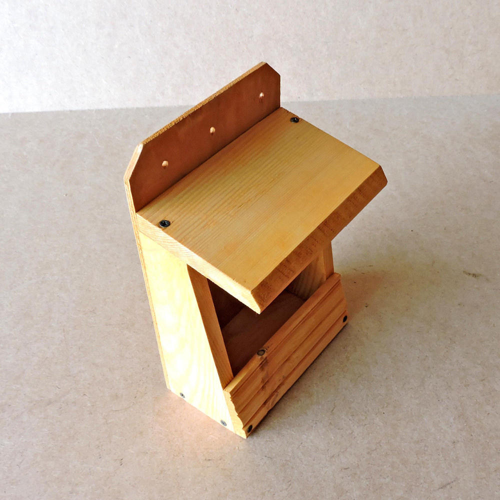 Кормушка садовая для птиц 